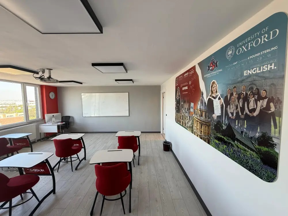Oxford Üniversitesi temalı İngilizce dil sınıfı